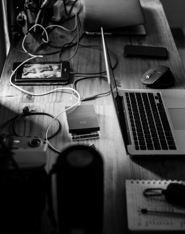 How to Organize Cables and Chargers Neatly for a Tidy Space